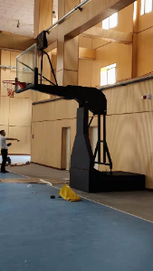 北京體育館安裝電動(dòng)液壓籃球架